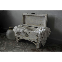 Банкетка из массива сосны.