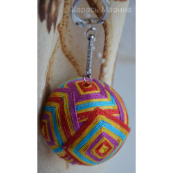 Темари Геометрический орнамент Материал: нити мулине. Диаметр 5см.